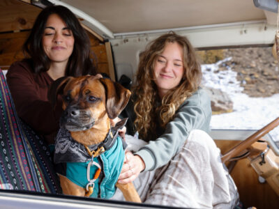 Viajar con mascotas en autocaravana_ lo que necesitas saber Viajar con mascotas en autocaravana_ lo que necesitas saber