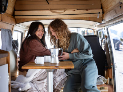 Viajar en autocaravana en temporada baja_ ventajas que pocos conocen Viajar en autocaravana en temporada baja_ ventajas que pocos conocen