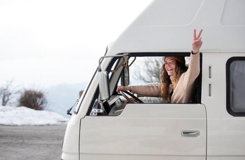 Rutas de invierno en autocaravana con nieve en España